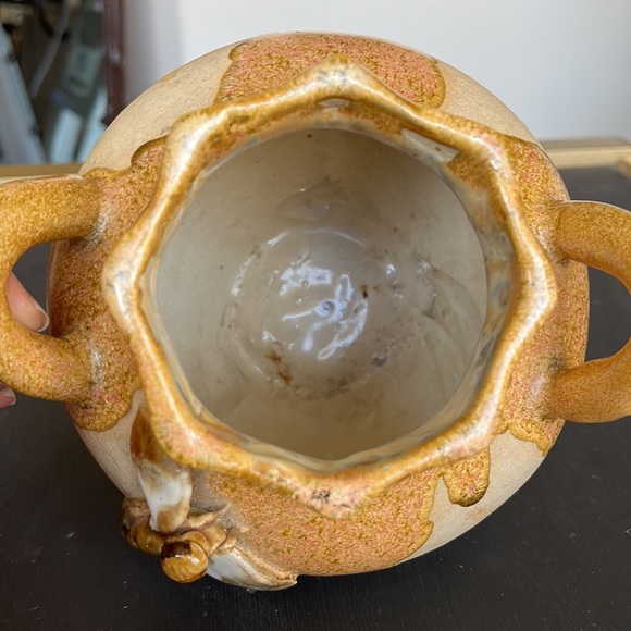 Earthenware pot with dragonfly detail marked 25 - Picture 9 of 9